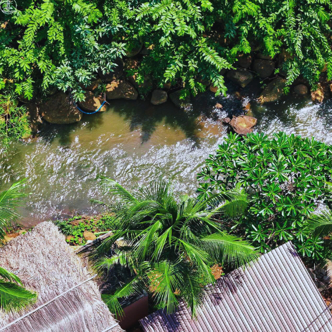 Dòng Suối Tự Nhiên - Ẩm Thực Vườn Ba Tui